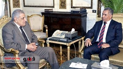 «محلب» يعد وزير «الآثار» بصرف مرتبات العاملين بالوزارة اليوم