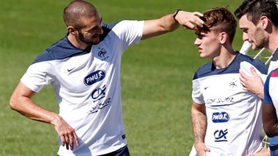 اليوم.. مواجهة نارية بين «الديوك الفرنسية» و«النسور النيجيرية» بالمونديال