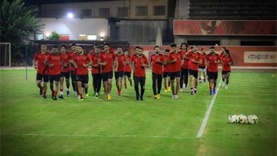 الخطيب يحضر مران الأهلي لتحفيز اللاعبين قبل لقاء الاتحاد بالدوري