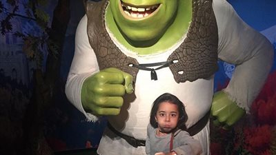 بالصور.. رد فعل طفلة لحظة دخولها متحف الشمع بإسطنبول