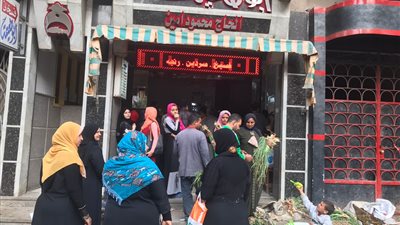 بائع أسماك بالشرقية: «فسيخنا مضمون».. والأهالي: «بنحبه» (فيديو)