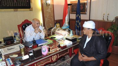 بالصور.. مدير أمن الشرقية يلتقى سيدة بـ«ملابس رجالي»