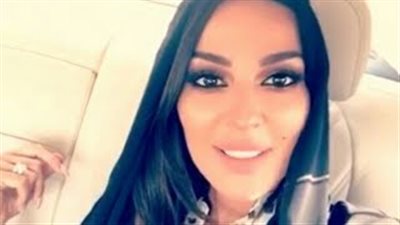 بالفيديو.. فنانة لبنانية بالحجاب لأول مرة بالسعودية