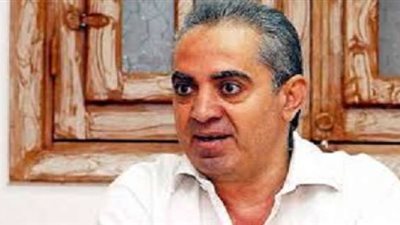 الأمير أباظة وطارق الشناوي يحتفلان مع نادية لطفي بكتابها