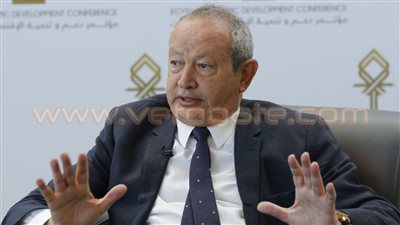 «ساويرس» عن فساد توريد القمح: وزير التموين «وطني»