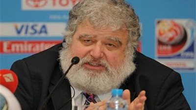 «فيفا» يوقف الأمريكي «بليزر» مدى الحياة