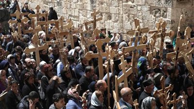 ١٤٣حاجا مسيحيا يغادرون القاهرة إلى القدس