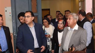 بدء اجتماع رئيس الحكومة مع نواب أسوان بحضور ٥ وزراء