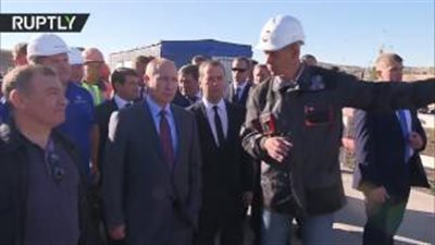 بالفيديو.. لحظة تفقد «بوتين» موقع بناء جسر كيرتش