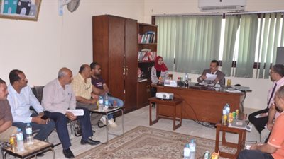 رئيس جامعة الوادي الجديد يترأس اجتماعا لمكافحة الفساد الإداري (صور)