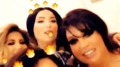 عبير صبري تنشر فيديو برفقة أحلام وفيفي عبده في الكويت