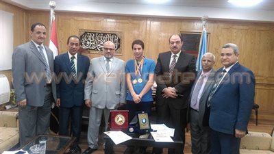 جامعة الأزهر تكرم الفائز ببرونزية معرض الابتكارات بجنيف