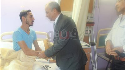 السفير الفلسطيني يتفقد الجرحى بمستشفى زايد التخصصي في القاهرة
