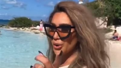 مايا دياب تستعرض رشاقتها في البحر (فيديو)