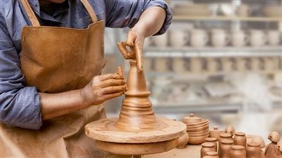 نشرة الاقتصاد وأبرزها:«التمويل» والتسويق.. أهم تحديات الصناعات الحرفية