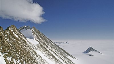 بالصور.. اكتشاف أهرامات جليدية في القطب الجنوبي