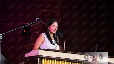 نسمة عبد العزيز تبدأ حفل ختام مهرجان القلعة بعزف الماريمبا