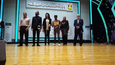 جامعة القاهرة تحصد درع التميز بمهرجان الإسكندرية لفنون الجامعات (صور)