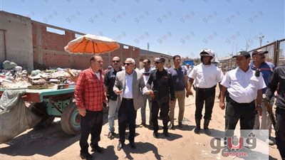 غلق أحد مخازن تجميع القمامة بحي المناخ في بورسعيد