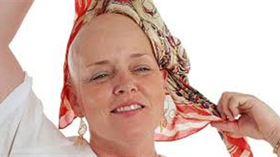 5 نصائح تقلل من تساقط الشعر أثناء العلاج الكيميائي