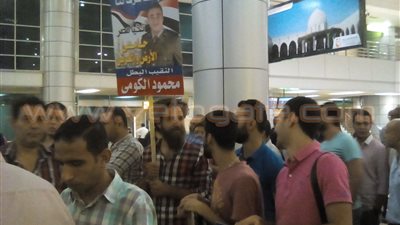 بالصور.. استعدادات أهالي طنطا لاستقبال النقيب محمود الكومي بالمطار