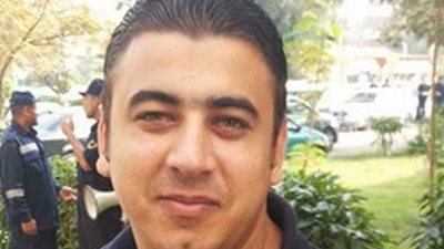 بالصور.. وصول النقيب محمود الكومي لمطار القاهرة بعد رحلة علاج في لندن