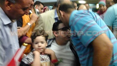 بالفيديو.. الأهالي يستقبلون النقيب الكومي بـ«تحيا مصر ويحيا السيسي»