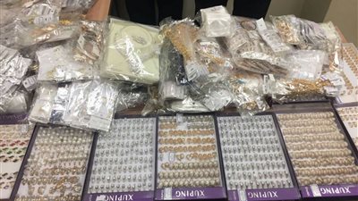 إحباط تهريب 47 كيلو مشغولات ذهبية بحوزة راكب في مطار القاهرة