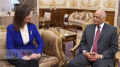 بالصور.. رئيس مجلس النواب يستقبل وزيرة الهجرة في مكتبه