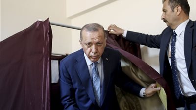 بلومبرج: تركيا صوتت اليوم على مستقبل أردوغان
