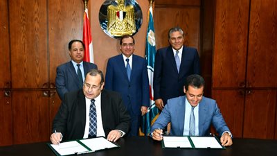 وزير البترول يشهد توقيع اتفاقية بين سي آي كابيتال القابضة و«إنبي»
