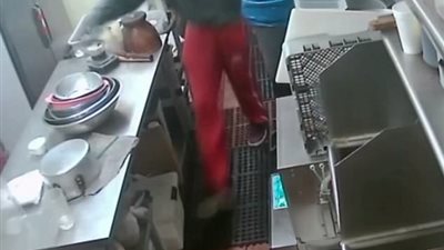 لصان يهاجمان مطعما تايلانديا بالسلاح (فيديو وصور)