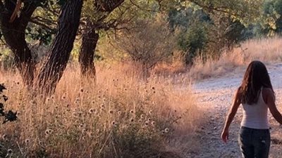 نيكول سابا تعبر عن شوقها للخريف بصورة على إنستجرام