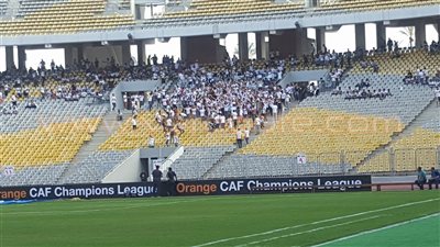 بالصور.. توافد «وايت نايتس» على استاد برج العرب لحضور مباراة الزمالك