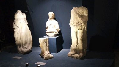 الكانات الحديدية والمسامير تخترق التماثيل المعروضة بمتحف مطروح (صور)