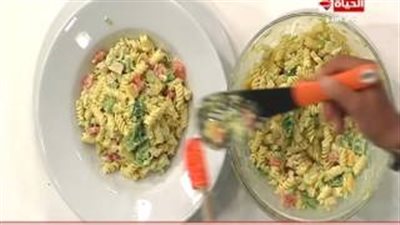 بالفيديو.. تعلمى طريقة عمل سلطة المكرونة بالزبادى