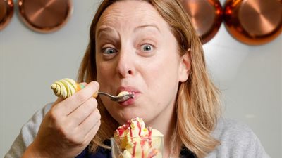 شاهد.. سيدة تعمل بأفضل وظيفة في بريطانيا