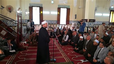 وزير الأوقاف يدعو رجال الأعمال إلى الاستثمار في الواحات (صور)