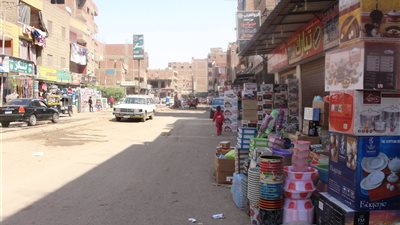 بالفيديو.. «أبو النمرس» مدينة تجهيز العرائس.. الأهالي: غلبنا العفاريت في التجارة ولا نعترف بالبطالة.. نبيع من الإبرة للصاروخ بأقل الأسعار.. تصريحات مسئولي الضرائب مبالغ فيها