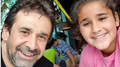 كريم عبد العزيز ينشر صورة جديدة مع ابنته ملك