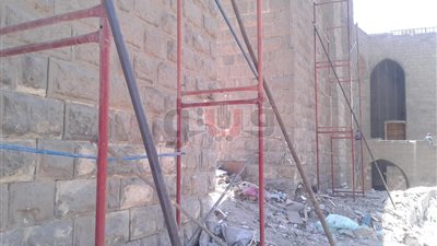 بدء أعمال مشروع ترميم سور مجرى العيون (صور)