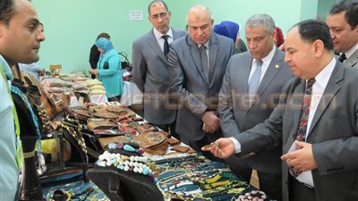 بالصور.. نائب وزير المالية يفتتح معرض «أهلا رمضان» للمدن الحدودية