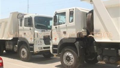 توريد سيارتي قلاب بحمولة 20 طنا لدعم منظومة النظافة بدمياط
