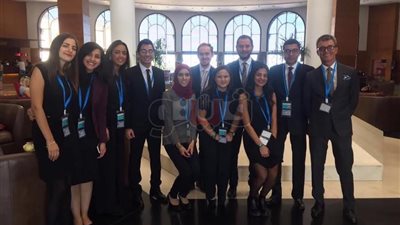 خريجو الجامعة الأمريكية يشاركون في نموذج الأمم المتحدة بمنتدى الشباب