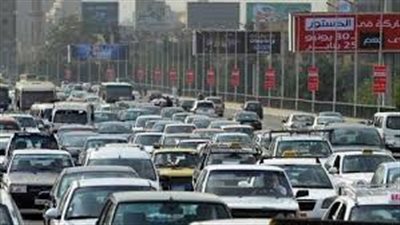 كسر ماسورة مياه يتسبب في ظهور كثافات مرورية بطريق الأوتوستراد