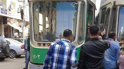 بالصور.. تصادم ترامين في الإسكندرية أحدهما بدون سائق
