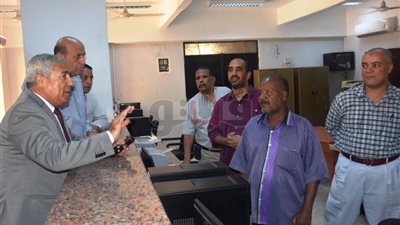 محافظ أسوان يتفقد مديرية التربية والتعليم (صور)