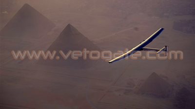 بالصور.. «سولار أمبالس 2» تحلق فوق الأهرامات