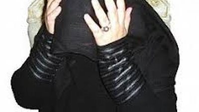 سيدة استغلت سفر زوجها وحملت سفاحا من آخر بالمنيا.. اتفقت مع شقيقتها الكبرى وألقتا المولود حيا في ترعة الإبراهيمية.. أوهمت أهل زوجها بإصابتها بـ«السرطان».. والجنايات تحيل أوراقهما للمفتي