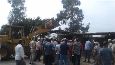 محافظة دمياط تزيل 132 حالة تعدٍ على أملاك الدولة (صور)